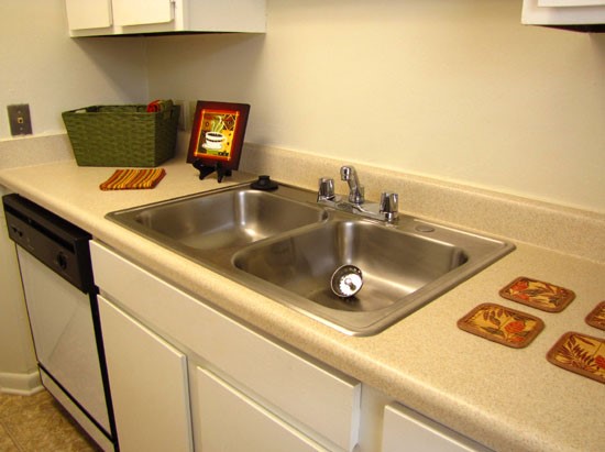 Colonial Plaza Apartments